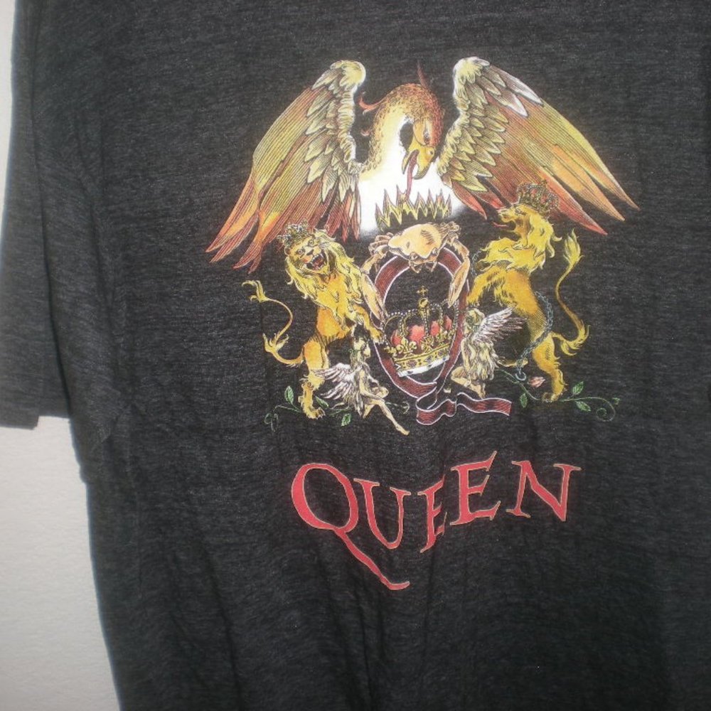 QUEEN Band  Concert T-Shirt  NWOT  Size XXL